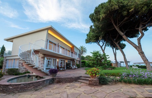 Mataro Villa | Seafront bliss for 16 people – 40km to Barcelona!