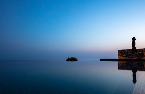 Vizari Villa | Seafront Brand New Villa by the peaceful Agios Pavlos beach