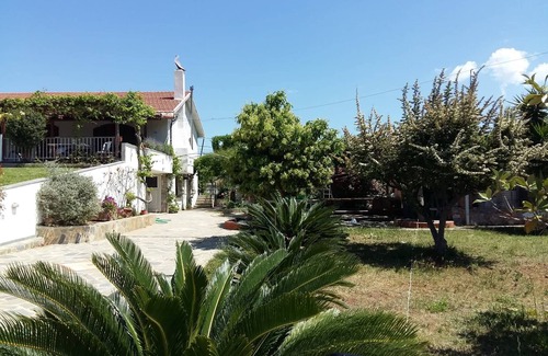 Chalcis Cottage | Seafront cottage with orchard and garden