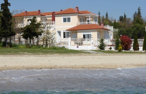 Nea Propontida Apartment | Seafront Holiday Home Dafni 2 on a Long Sandy Beach, GeoMare, Ground Floor