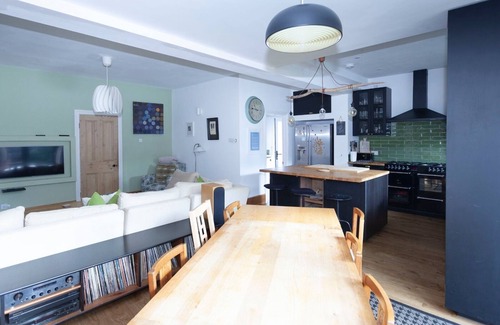 Herne Bay House | Seafront home with fabulous view - 20m to beach.