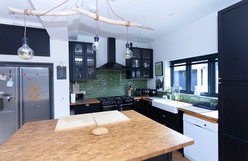 Herne Bay House | Seafront home with fabulous view - 20m to beach.