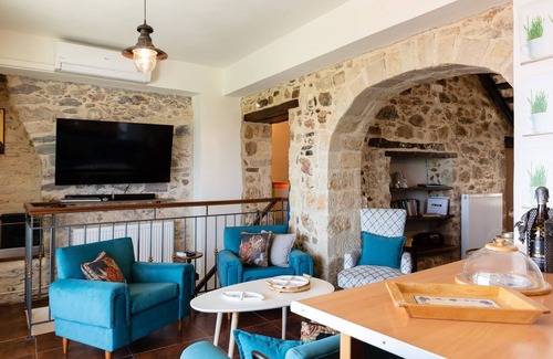 Panormos House | Seafront House, Walking Distance to Everything, Sea View & Hot tub!
