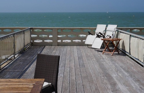 Blonville-sur-Mer Apartment | SEAFRONT LARGE STUDIO 40M2 TERRACE