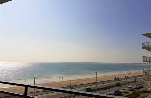 La Baule-Escoublac Apartment | Seafront studio with balcony and parking in La Baule