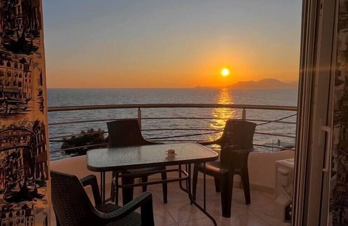 Avlakia Apartment | Seafront studio with terrace