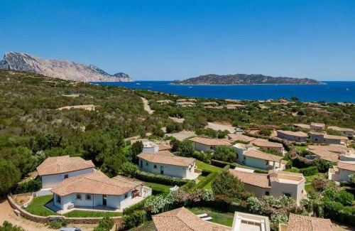 San Teodoro Villa | Seafront Villa - 5min to BRANDINCHI I Exclusive Garden I Private Beach I BBQ I Wi-Fi