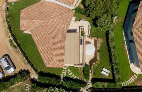 San Teodoro Villa | Seafront Villa - 5min to BRANDINCHI I Exclusive Garden I Private Beach I BBQ I Wi-Fi