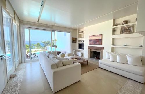 Agios Emilianos House | Seafront Villa Vagart by Goutos Properties