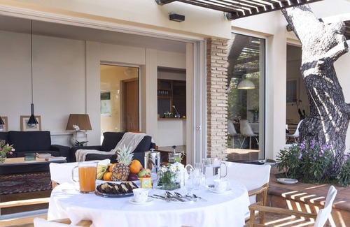 Varkiza Villa | SEAFRONT VILLA IN ATHENS RIVIERA