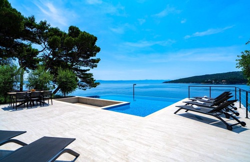 Sumartin Villa | Seafront Villa Serenita