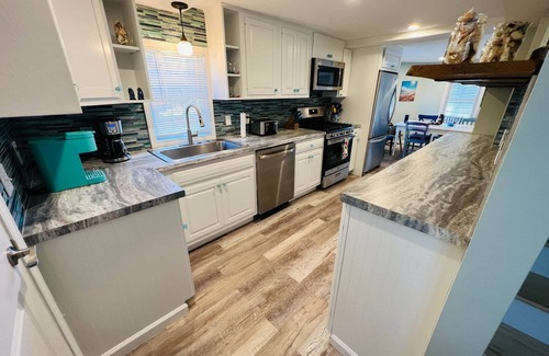 Plymouth House | Seaglass*airy 4bd bungalow* 5 min walk to beach*dog friendly