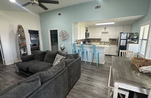 Crystal Beach House | Seaglass Cottage - A wonderful place to spend time with your family and friends!