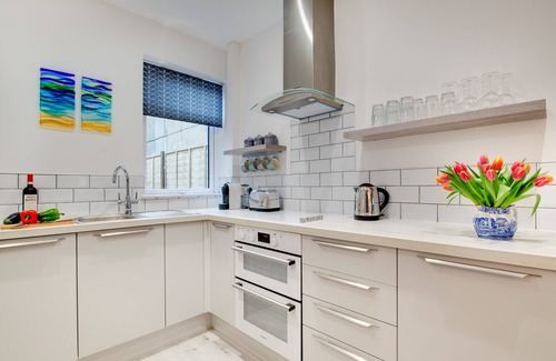 Hythe House | Seaglass Cottage - Two Bedroom House, Sleeps 4
