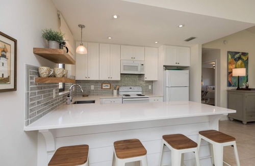 Marineland Acres Cottage | "Seagrape Cottage" Steps to the Beach
