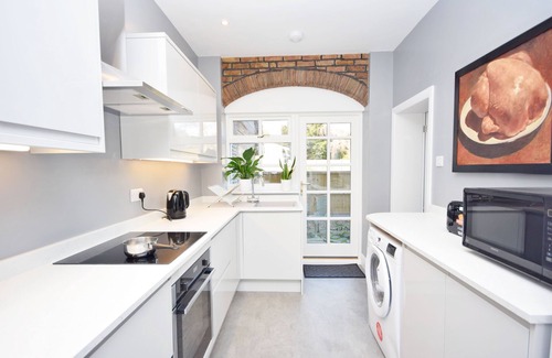 Aldwick Apartment | Seagull Cottage - A lovely 2 bedroom cottage that sleeps 4