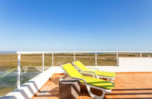 Fuseta Apartment | Seagull House - Ocean View Retreat with Pool