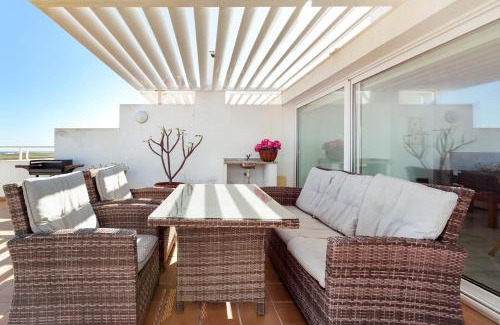 Fuseta Apartment | Seagull House - Ocean View Retreat with Pool