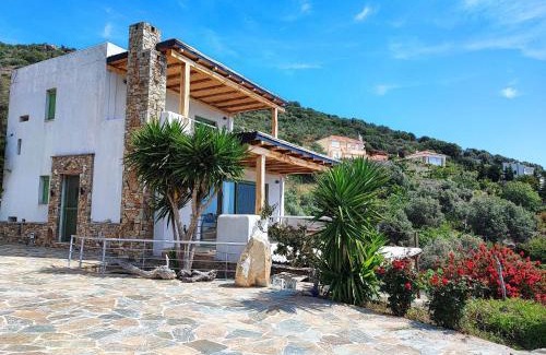 Agii Apostoli House | Seagulls - Within walking distance from sea!