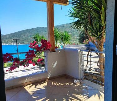 Agii Apostoli House | Seagulls - Within walking distance from sea!