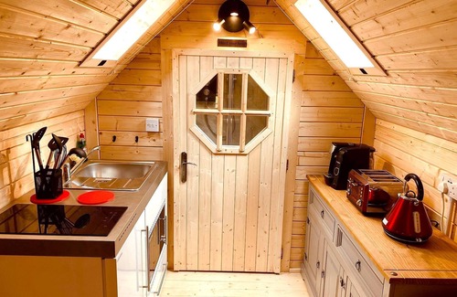Cairndow Cabin | Seal Cove Cabin, peaceful, private, couples retreat, loch side & pet friendly (1 only)