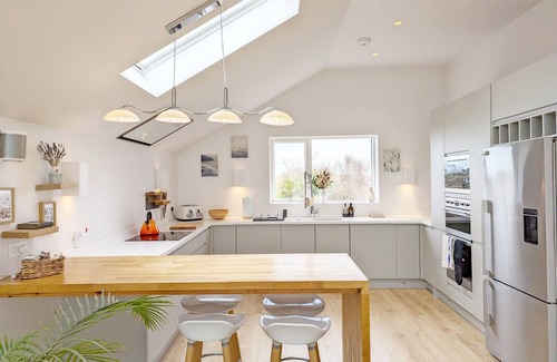 Selsey Cottage | Seal View - sleeps 10 guests in 5 bedrooms