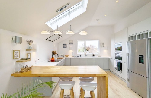 Selsey Cottage | Seal View - sleeps 10 guests in 5 bedrooms