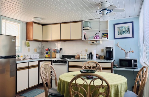 Frigate Bay Condo | Sealofts #18: Cozy 2-bed loft-style condo on the water with WiFi, pool and AC