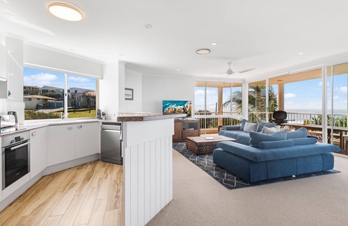 Sunrise Beach Apartment | Seamist 6 - Apartment w/Ocean views, 80m to beach