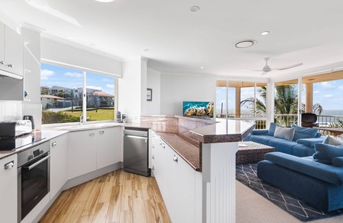 Sunrise Beach Apartment | Seamist 6 - Apartment w/Ocean views, 80m to beach