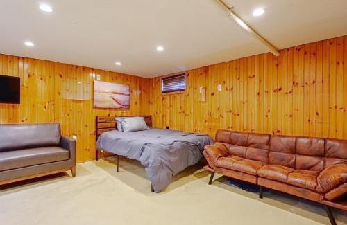 Winchester Apartment | Sean's Bar - Private Apartment