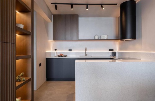 Agios Nikolaos Apartment | Seannamon Sea View Suite 1 steps from the beach