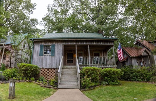Searcy Cabin | Searcy Cabin on the Knoll