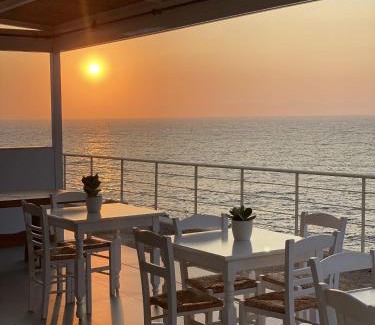 Aegiali Cabin | SeaRock Rooms and Suites