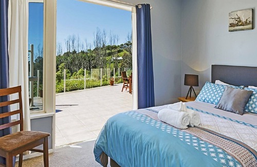 Britannia Heights House | Seasbreeze 3 - Spacious, Sunny Nelson Holiday Home with Sea Views!