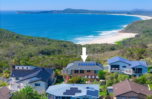 Bonny Hills House | Seascape retreat at Bonny Hills! Family sized house with amazing ocean views.