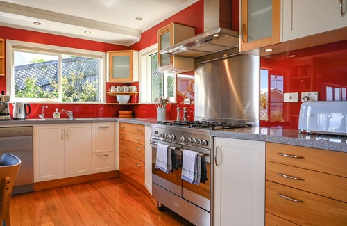 Nelson House | Seascape Villa - Nelson waterfront, Great Views on Haulashore Island!