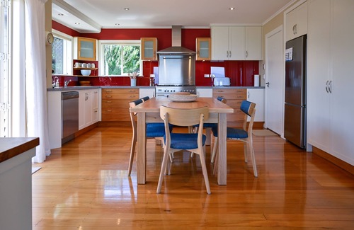 Nelson House | Seascape Villa - Nelson waterfront, Great Views on Haulashore Island!