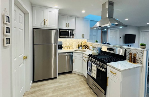 Cove - East Side - Shippan House | Seashell Bungalow - 3 Bed - Bath - Beach Housennn