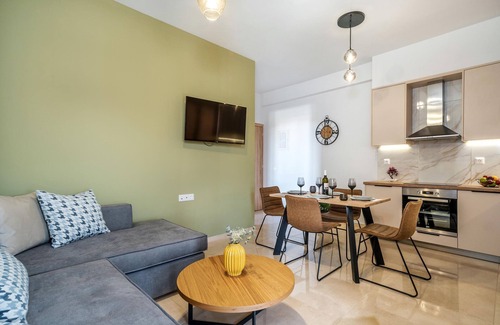 Agkisaras Apartment | Seaside Apartment with Balcony