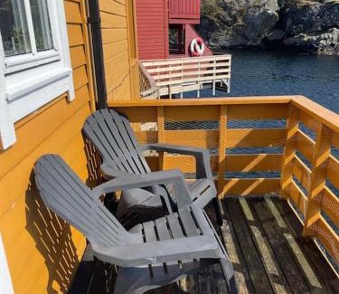 Nautnes Apartment | Seaside apartment with balcony A1