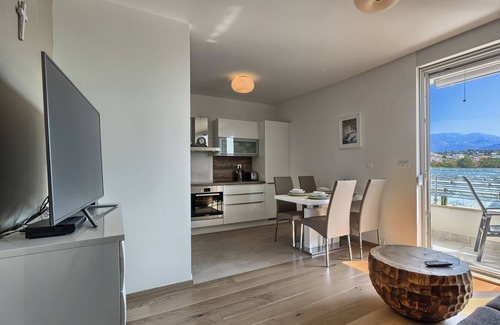 Znjan Apartment | Seaside Apartment with Pool