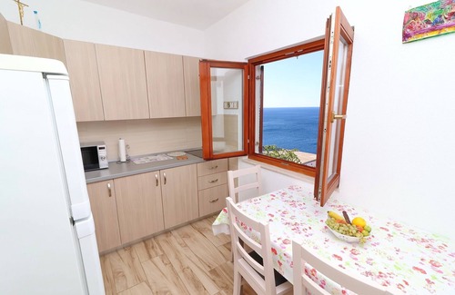 Podobuce Apartment | Seaside Apartments Hrkać - Comfort One Bedroom Apartment with Terrace and Sea View 1