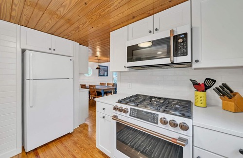 Seaside House | Seaside "Beach Haven" |2BR | Sleeps 6 | NEW Tower with VIEW | 2 Bikes!