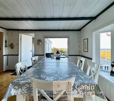 Lillesand House | Seaside cabin with terrace and ocean view