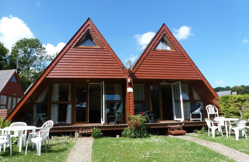 Martin Ski Chalet | Seaside chalet, free WiFi, swimming pool, pubs near by, friendly holiday park.