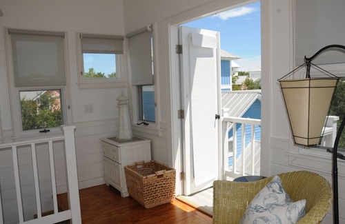 Seaside House | Seaside "Coquina" |2 BR | Sleeps 6 | Steps from 2 pools | Bikes