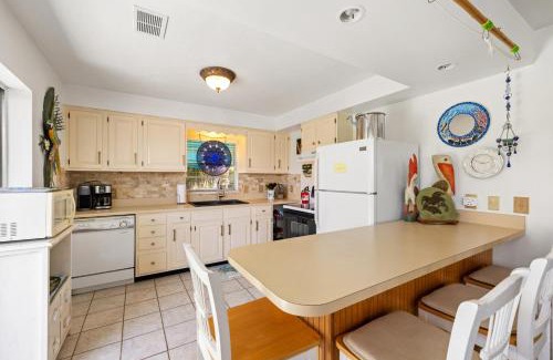 Cedar Key House | Seaside Cottage- coastal retreat