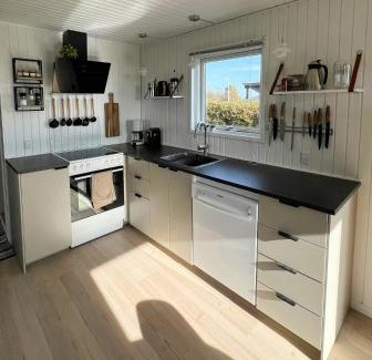 Flovt Strand House | Seaside Cottage With Ocean View At Flovt Beach