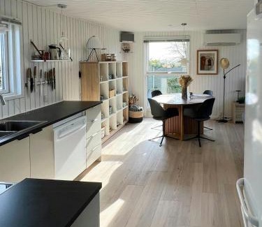 Flovt Strand House | Seaside Cottage With Ocean View At Flovt Beach